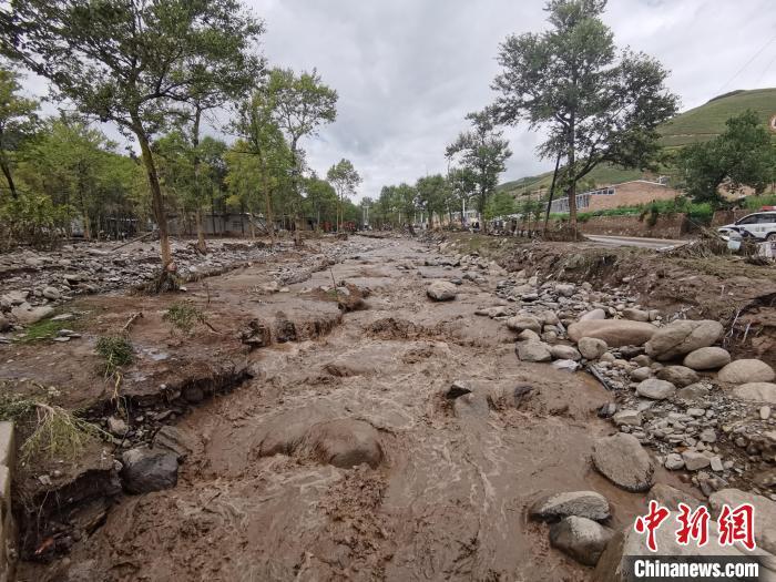 青海山洪已致16死36失联,当地居民:第一次碰到这么大的雨